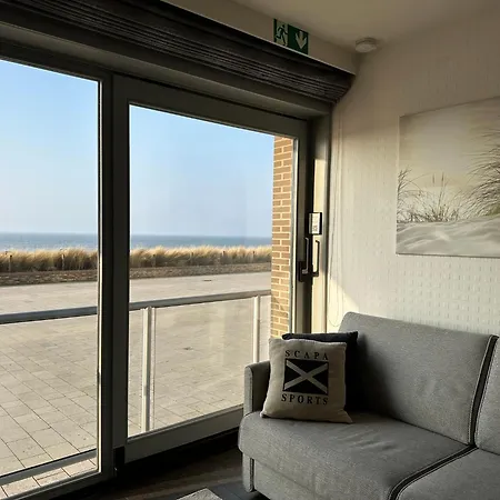 Waves Of Westende - A With A Sea View アパート