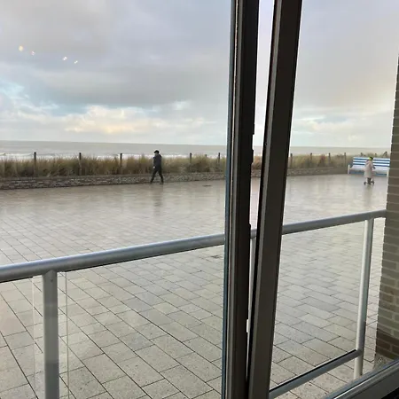 Waves Of Westende - A With A Sea View ミデルケルケ